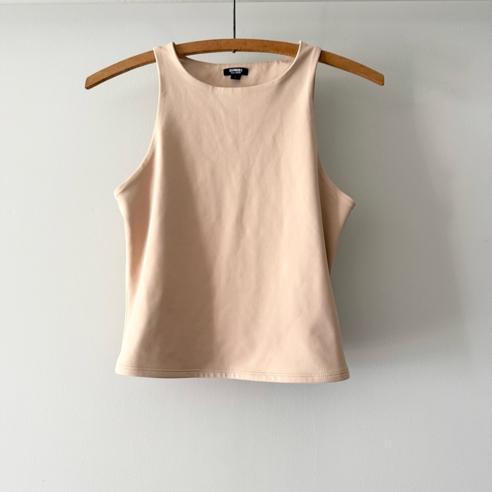 Express Body Contour Cropped Tank. Size S